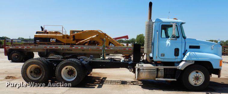 image for item KP9296 1998 Mack CH613  semi truck