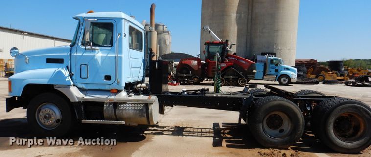 image for item KP9296 1998 Mack CH613  semi truck