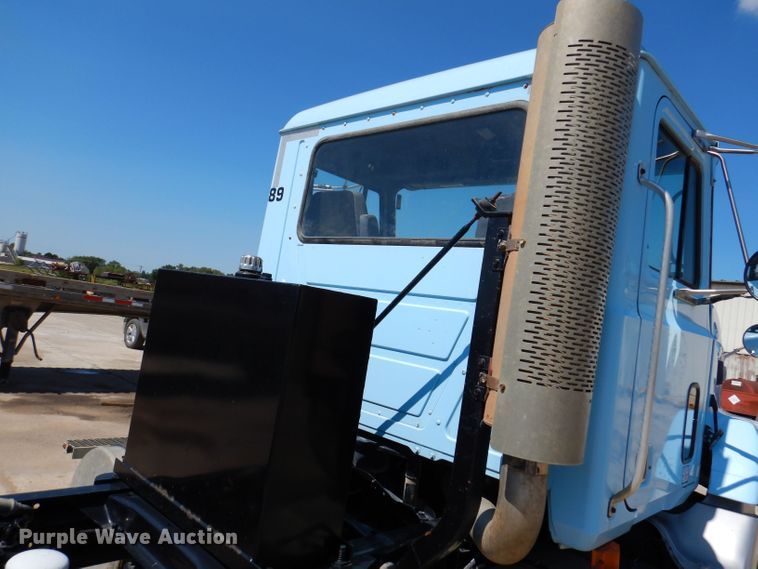 image for item KP9296 1998 Mack CH613  semi truck