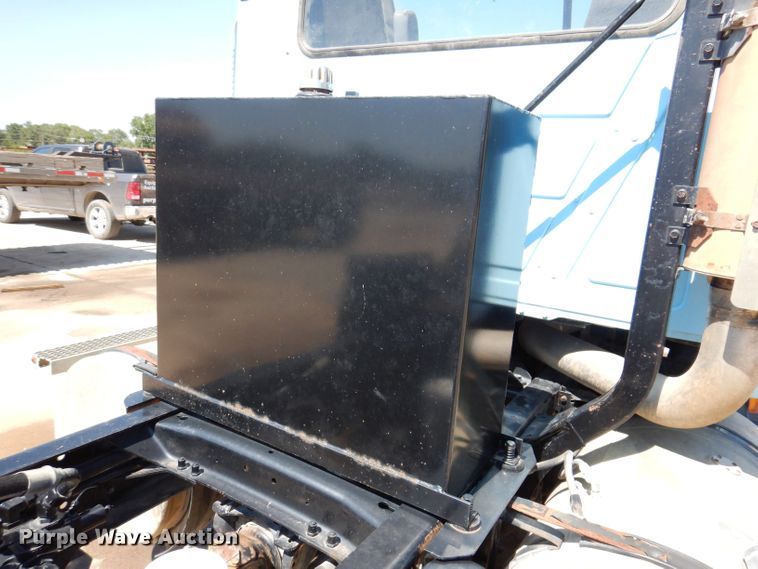 image for item KP9296 1998 Mack CH613  semi truck