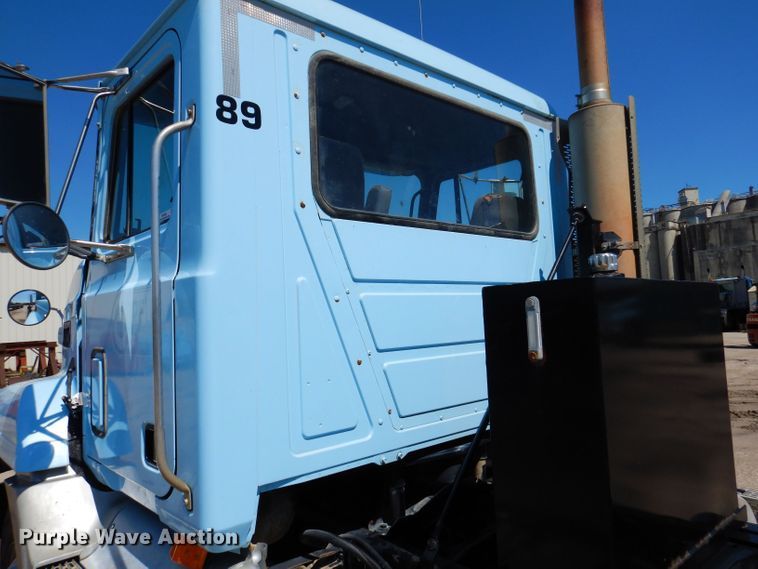 image for item KP9296 1998 Mack CH613  semi truck