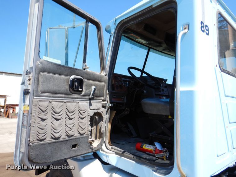 image for item KP9296 1998 Mack CH613  semi truck