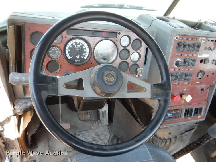 image for item KP9296 1998 Mack CH613  semi truck