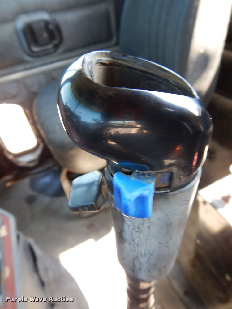 image for item KP9296 1998 Mack CH613  semi truck