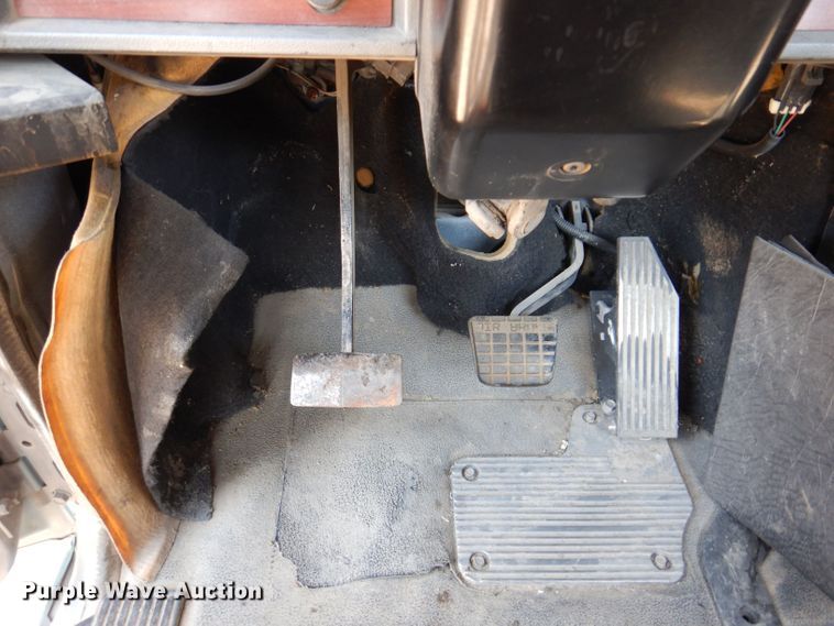 image for item KP9296 1998 Mack CH613  semi truck