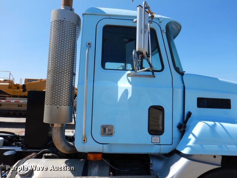 image for item KP9296 1998 Mack CH613  semi truck