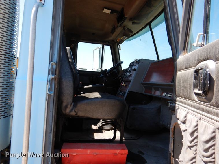 image for item KP9296 1998 Mack CH613  semi truck