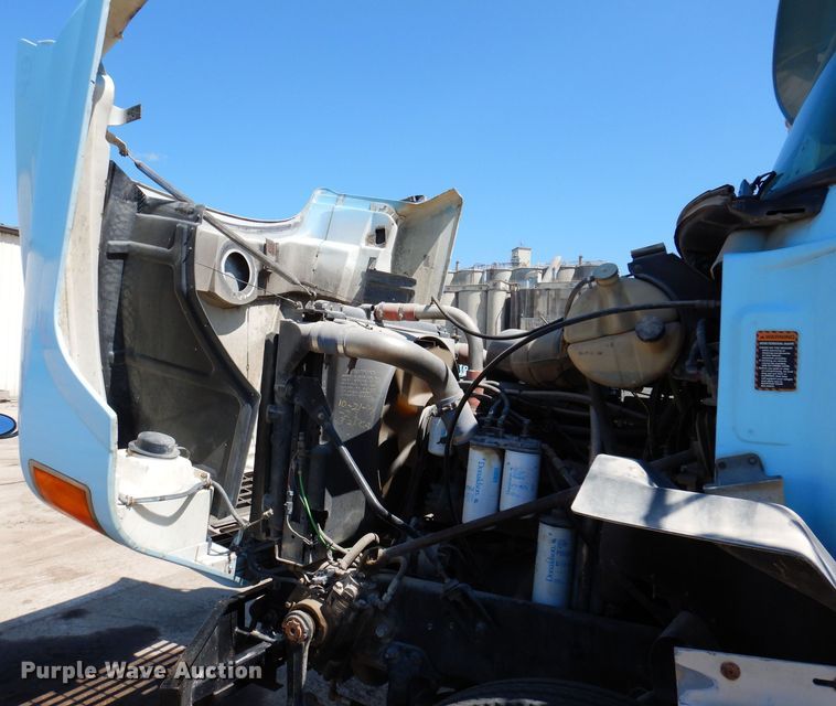 image for item KP9296 1998 Mack CH613  semi truck