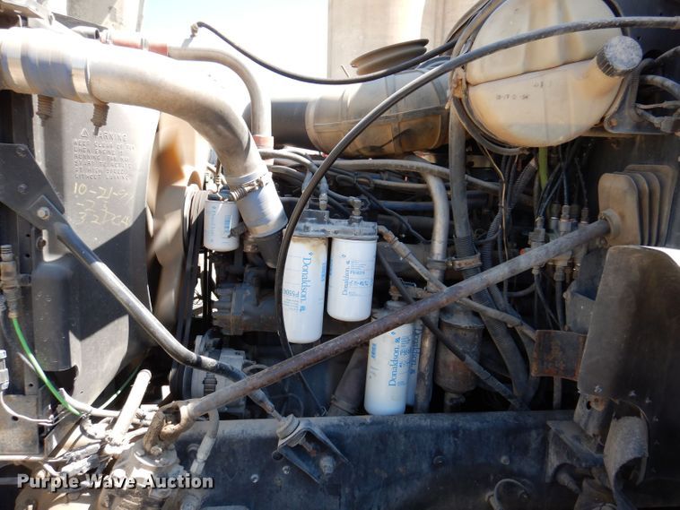 image for item KP9296 1998 Mack CH613  semi truck