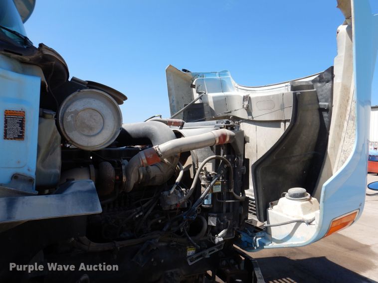 image for item KP9296 1998 Mack CH613  semi truck