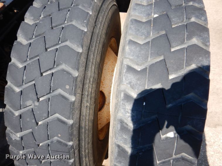 image for item KP9296 1998 Mack CH613  semi truck