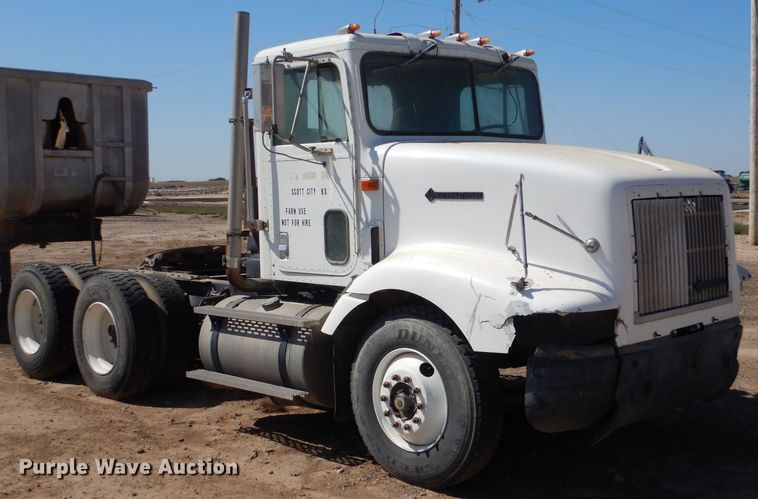 image for item LB9906 1993 International 9200  semi truck