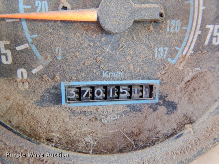 image for item LB9906 1993 International 9200  semi truck