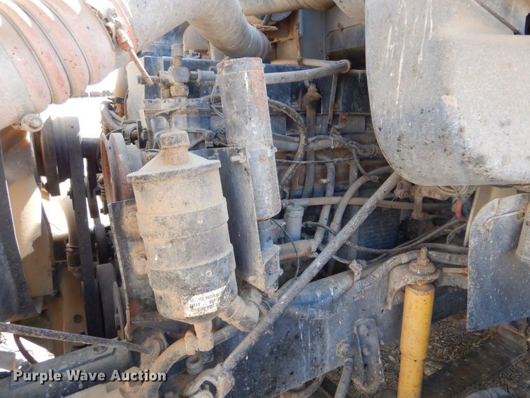 image for item LB9906 1993 International 9200  semi truck