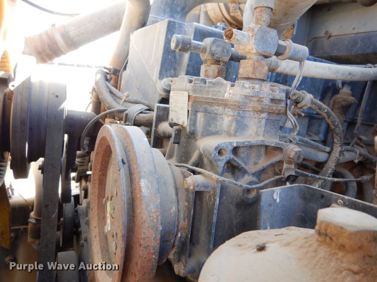 image for item LB9906 1993 International 9200  semi truck