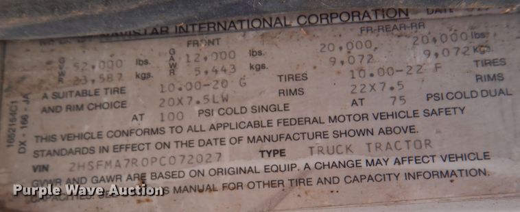 image for item LB9906 1993 International 9200  semi truck