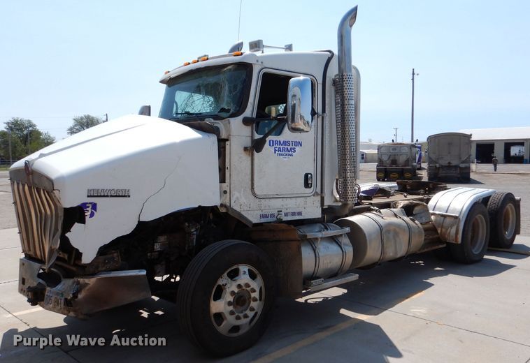image for item LB9955 2015 Kenworth T800  semi truck