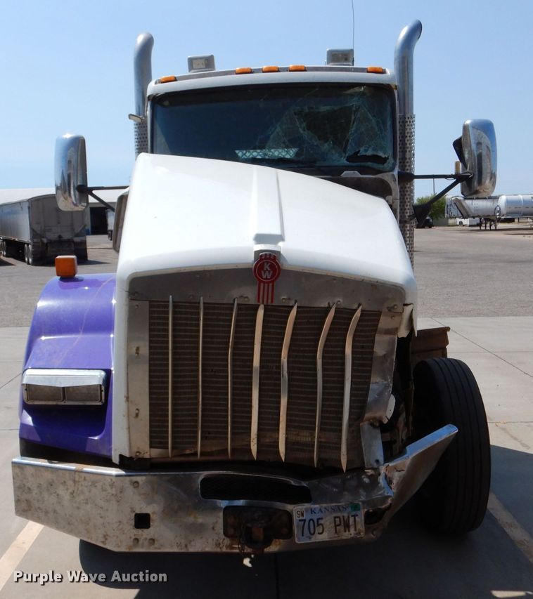 image for item LB9955 2015 Kenworth T800  semi truck