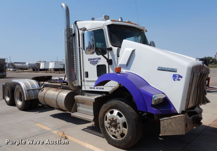 image for item LB9955 2015 Kenworth T800  semi truck