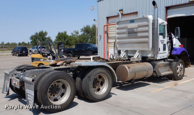 image for item LB9955 2015 Kenworth T800  semi truck