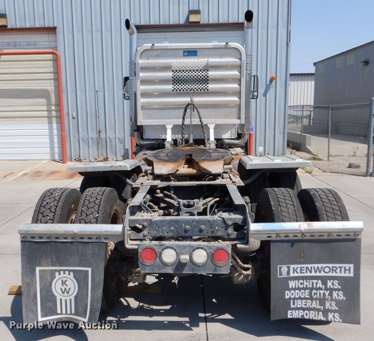 image for item LB9955 2015 Kenworth T800  semi truck