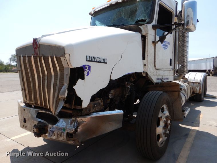 image for item LB9955 2015 Kenworth T800  semi truck