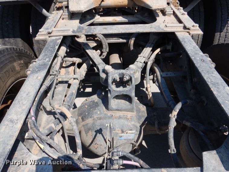 image for item LB9955 2015 Kenworth T800  semi truck