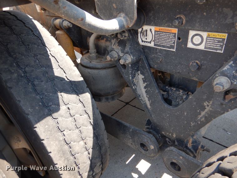 image for item LB9955 2015 Kenworth T800  semi truck