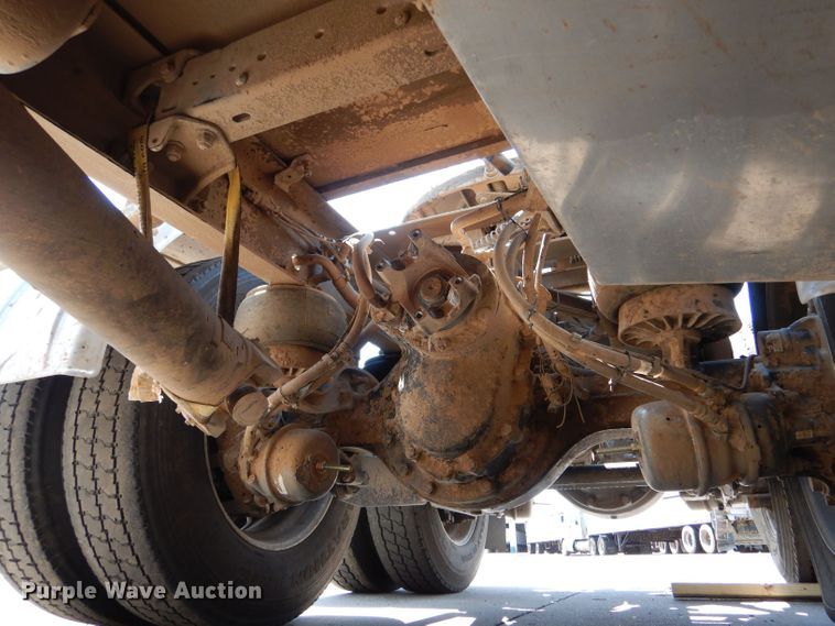 image for item LB9955 2015 Kenworth T800  semi truck