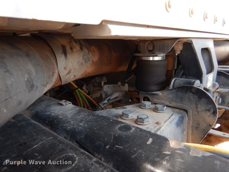 image for item LB9955 2015 Kenworth T800  semi truck