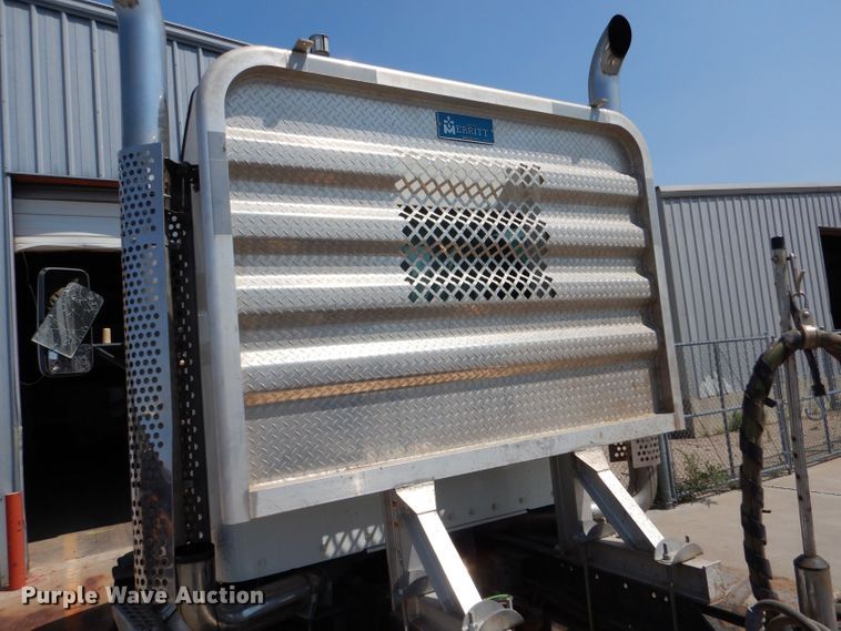 image for item LB9955 2015 Kenworth T800  semi truck