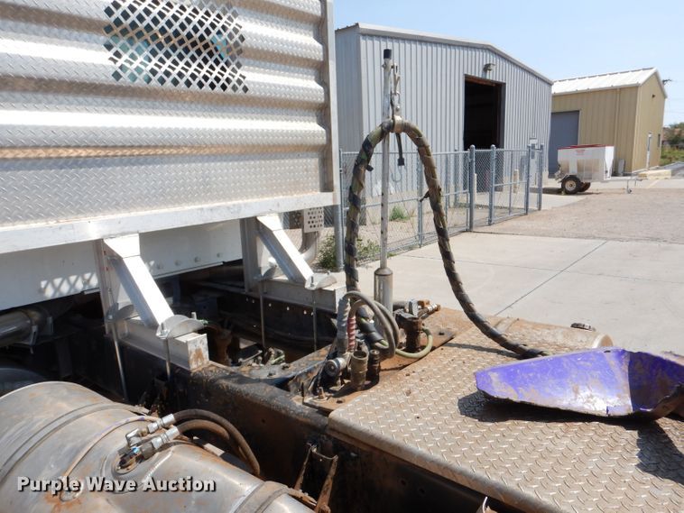 image for item LB9955 2015 Kenworth T800  semi truck