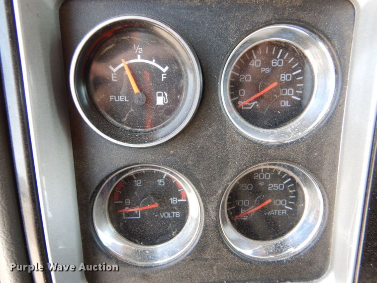 image for item LB9955 2015 Kenworth T800  semi truck