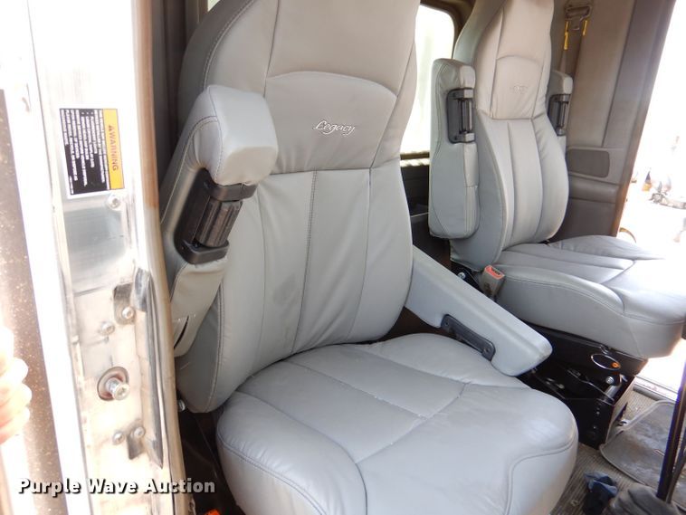 image for item LB9955 2015 Kenworth T800  semi truck