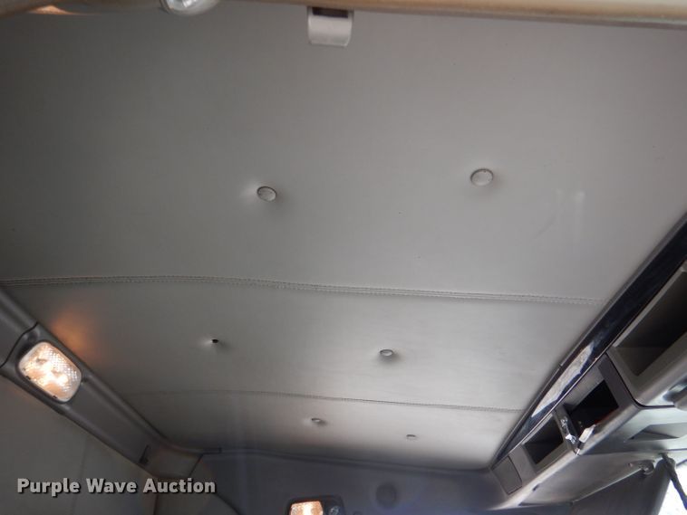 image for item LB9955 2015 Kenworth T800  semi truck