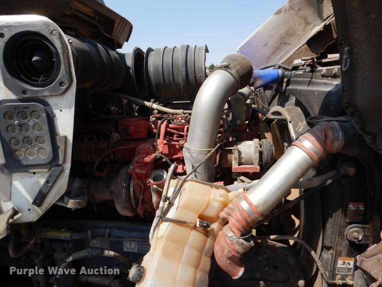 image for item LB9955 2015 Kenworth T800  semi truck