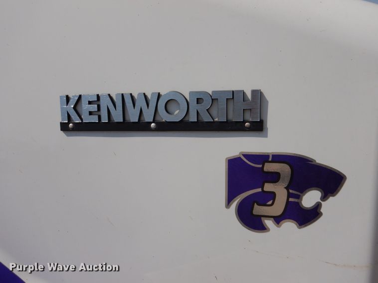 image for item LB9955 2015 Kenworth T800  semi truck