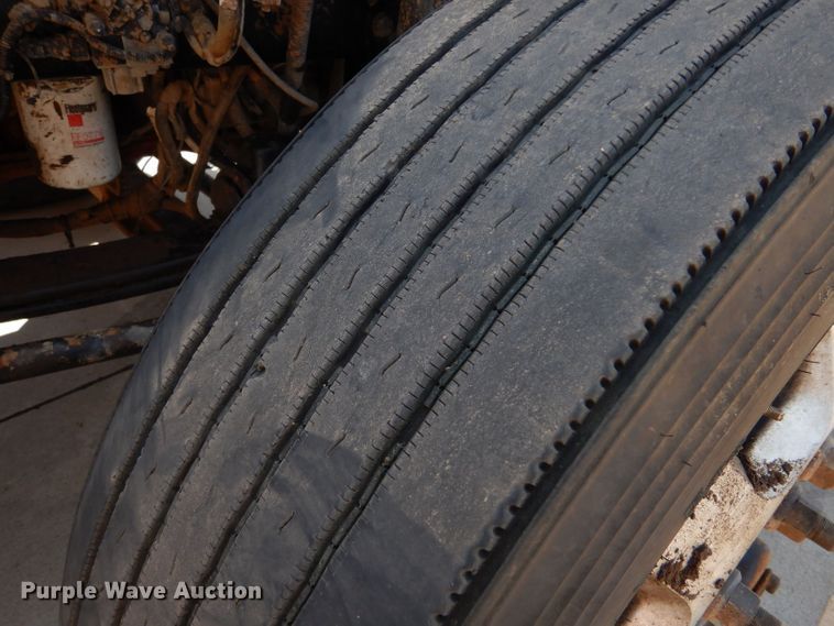 image for item LB9955 2015 Kenworth T800  semi truck