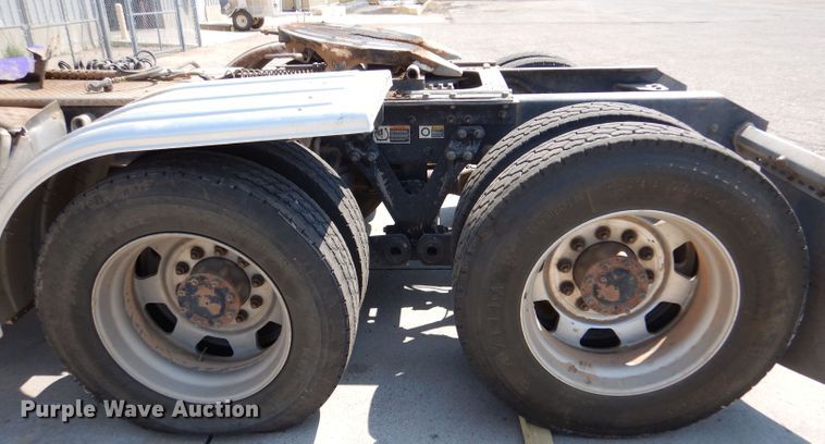 image for item LB9955 2015 Kenworth T800  semi truck