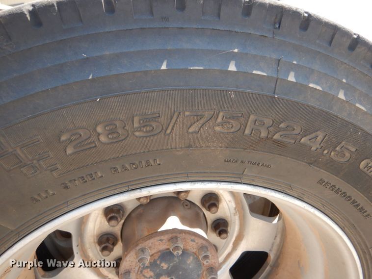 image for item LB9955 2015 Kenworth T800  semi truck