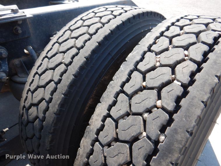 image for item LB9955 2015 Kenworth T800  semi truck