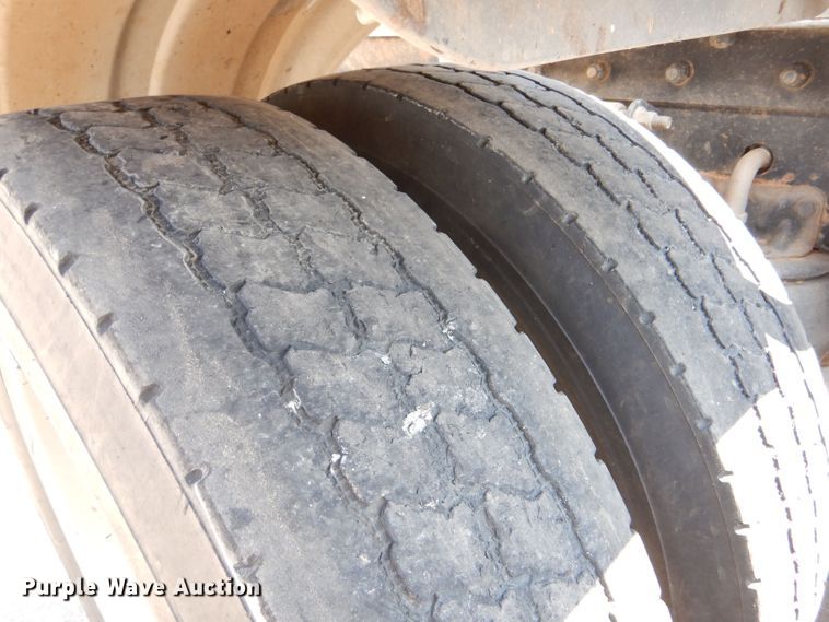 image for item LB9955 2015 Kenworth T800  semi truck