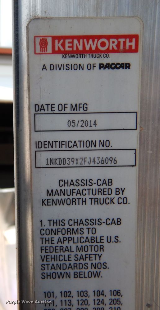 image for item LB9955 2015 Kenworth T800  semi truck