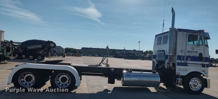 image for item LK9270 1999 Peterbilt 362  semi truck