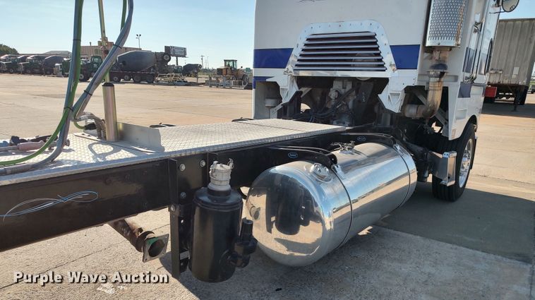 image for item LK9270 1999 Peterbilt 362  semi truck