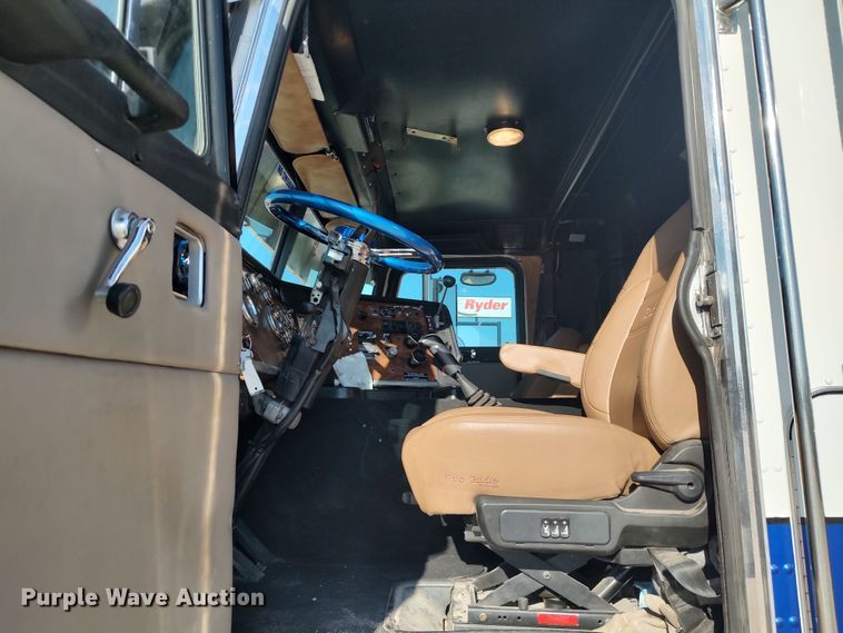 image for item LK9270 1999 Peterbilt 362  semi truck