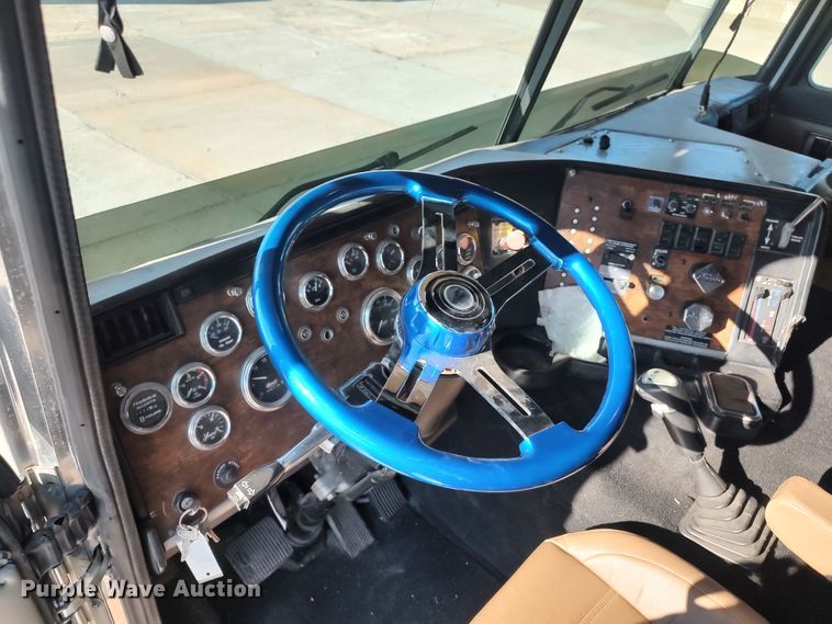 image for item LK9270 1999 Peterbilt 362  semi truck