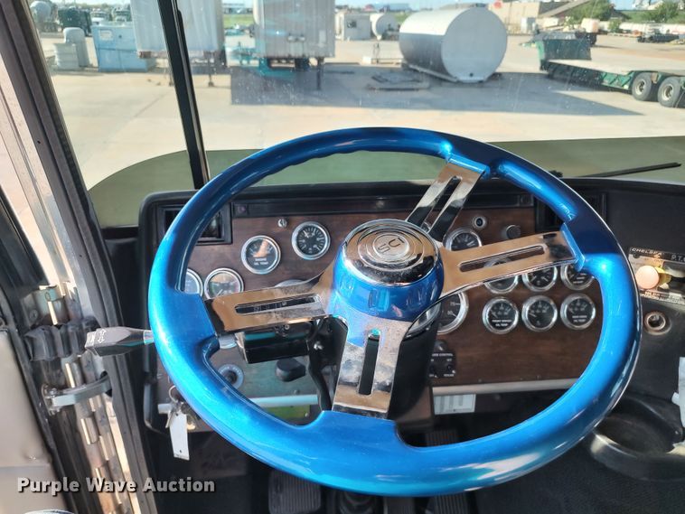 image for item LK9270 1999 Peterbilt 362  semi truck