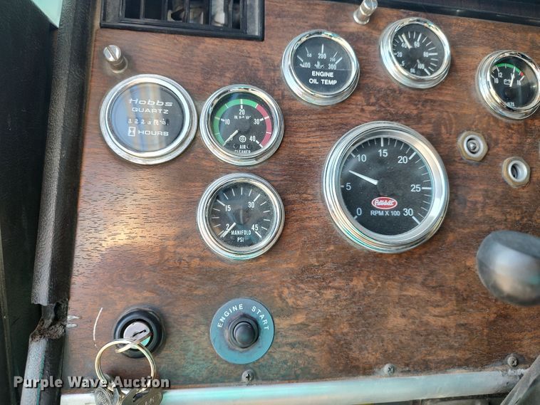 image for item LK9270 1999 Peterbilt 362  semi truck