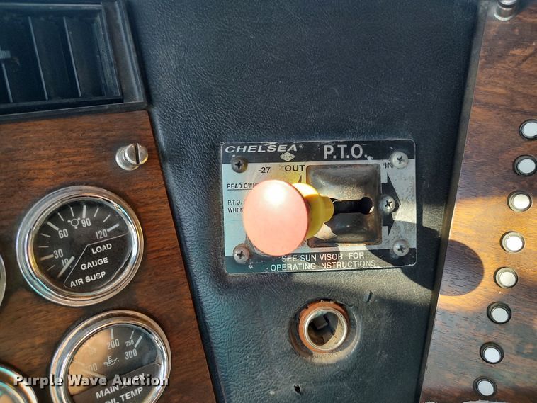 image for item LK9270 1999 Peterbilt 362  semi truck